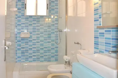 a bathroom with a toilet and a sink and a shower at Vista Golfe in Quarteira