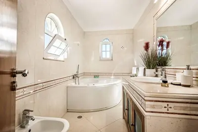 a bathroom with two sinks and a tub and a mirror at Villa Caty Catarina in Albufeira