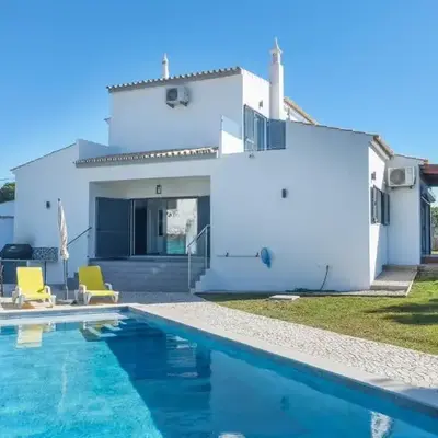Villa Oasis 4-Bedroom Retreat with Pool in Vilamoura