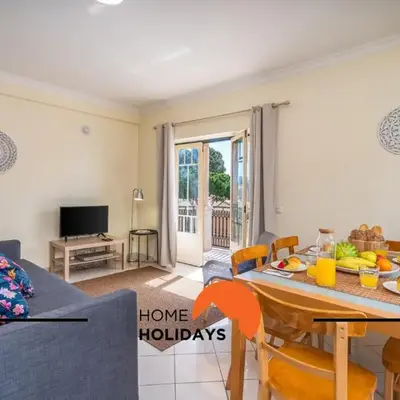 #269 T2 Bicos Flat R by Home Holidays