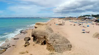 a group of people on a beach near the water at Sofisticado Apartamento 3 quartos, terraço privado in Albufeira