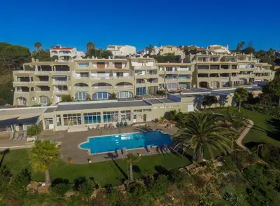 an aerial view of a resort with a swimming pool at Apartamento Mare Aveiros Beach in Albufeira