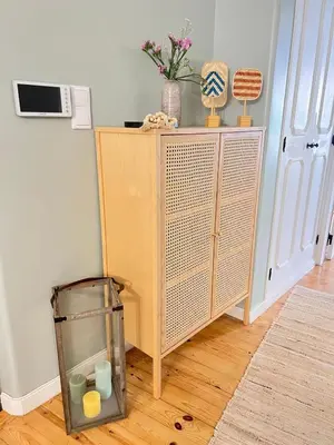 a wooden cabinet with a glass box in a room at casa da vila 33 in Faro