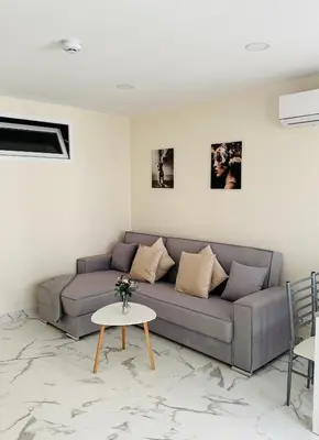 a living room with a couch and a table at Excelente férias in Albufeira