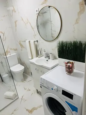 a bathroom with a washing machine and a sink at Excelente férias in Albufeira