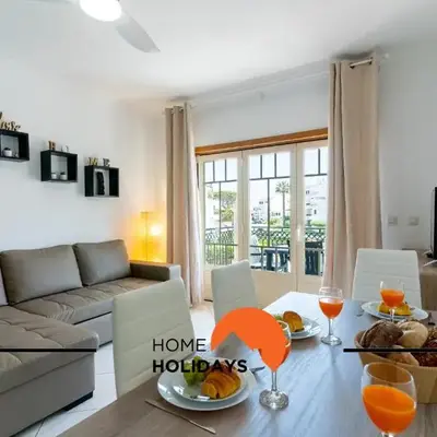 #275 Only Families - A Flor by Home Holidays