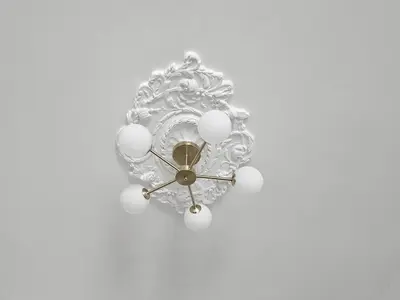 a pearl and pearl brooch in platinum and yellow gold at Apartamento moderno com vista para o mar em Faro in Faro
