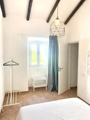 a bedroom with a bed and a window at Toca das Manas in Roja- Pé