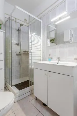 a bathroom with a shower and a sink and a toilet at Maison A Quinta V2A 5 Personnes in Ferreiras