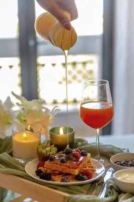 a person is pouring a drink into a plate of food at Moradia Flaj in Olhos de Água