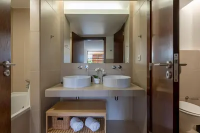 a bathroom with two sinks and a mirror at Herdade dos Salgados in Guia