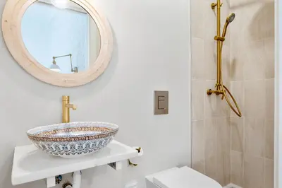 a bathroom with a bowl sink and a mirror at Urban Bliss Boutique Guesthouse in Faro