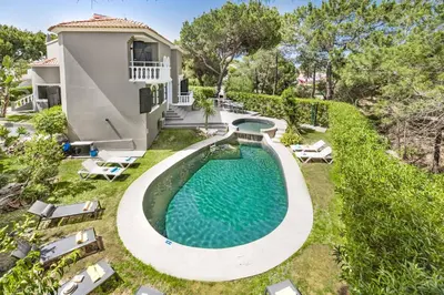 an image of a swimming pool in the backyard of a house at Villa Melvin in Quarteira