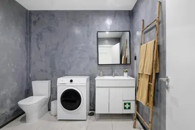 a bathroom with a washing machine and a sink at Mi Casa Es Su Casa Nº2 in Albufeira