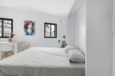 a white bedroom with a bed and a desk at Mi Casa Es Su Casa Nº4 in Albufeira