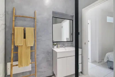 a bathroom with a sink and a mirror and a towel rack at Mi Casa Es Su Casa Nº4 in Albufeira