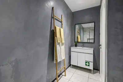 a bathroom with a sink and a mirror at Mi Casa Es Su Casa Nº5 in Albufeira