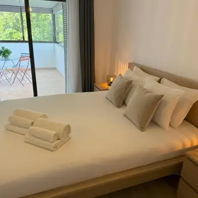 Go4Portugal - Solaina - Modern Condo with AC and Private Balcony