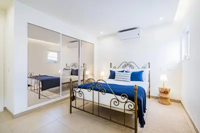 a bedroom with a bed and a mirror at Apartamento oceano in Albufeira