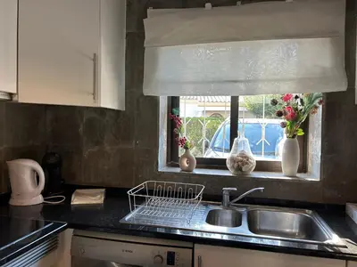 a kitchen with a sink and a window at Vivenda Alfamar 2120 - 180m da praia in Albufeira