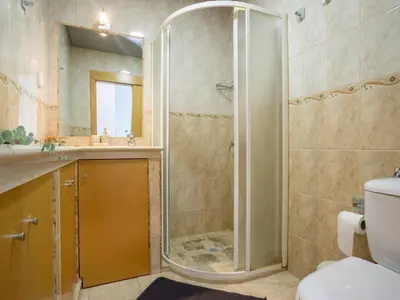a bathroom with a shower and a toilet and a sink at Akivillas Albufeira Repose in Albufeira