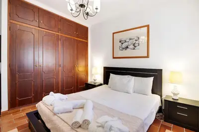 a bedroom with a bed with towels on it at Quinta da Violeta in Loulé