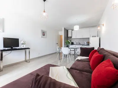 a living room with a couch and a kitchen at Akisol Albufeira Getaway in Olhos de Água
