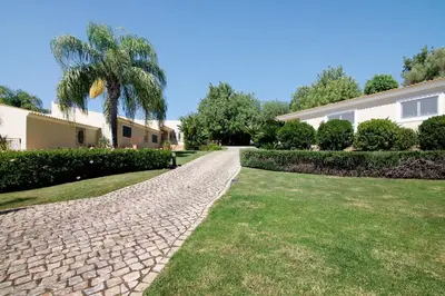 a cobblestone path in front of a house at Excelente Studio in Loulé