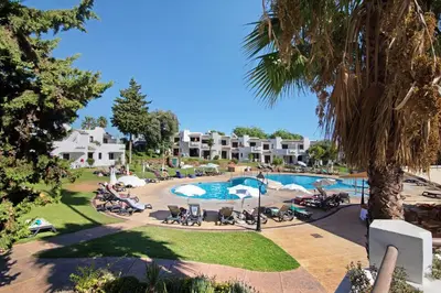 a view of the pool at a resort at Kyara House in Albufeira