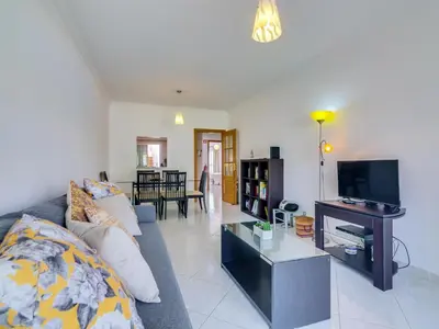a bathroom with a shower and a sink and a toilet at Apartamento JV com 2 quartos e piscina, Vilamoura in Quarteira