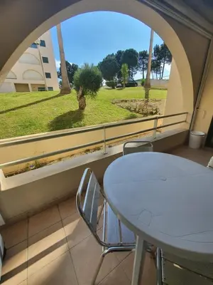 a table and chairs in a room with a window at Salgados Village, Santos Apartment in Guia