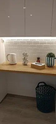 a counter in a kitchen with a counter top with a pot and a bowl at Skynest 59 Faro Airport Guest House in Faro