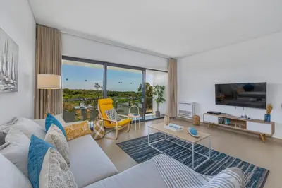 Gallery image of Pool & Close to Beach - Parking, AC & WiFi in Quarteira