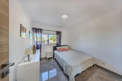 a bedroom with a bed and a window at Quinta Veigas in Medronhal