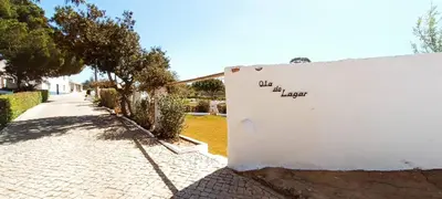 a white wall with writing on the side of it at Quinta do Lagar - 06 in Albufeira
