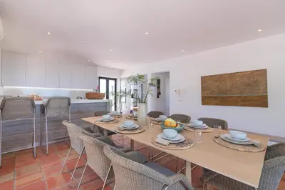 a kitchen and dining room with a table and chairs at Casa Velha in Loulé