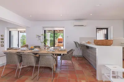 a kitchen and dining room with a table and chairs at Casa Velha in Loulé