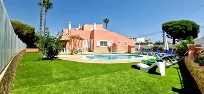 a yard with a pool and chairs and a house at Vila Paraiso da Maria 5 quartos duas salas, jardim, piscina, varanda com churrasqueira e WIFI in Olhos de Água