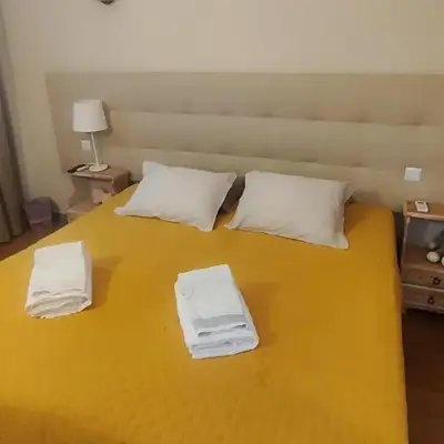 Apartment - Sleeps 2 - Pool - Parking - Balcony