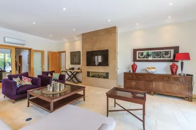 a living room with a purple couch and a tv at Villa Flow