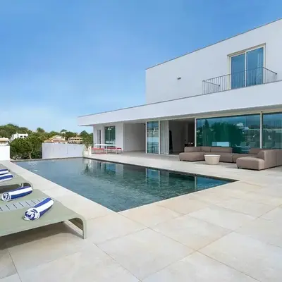 Modern 4-Bedroom Villa with Infinity Pool