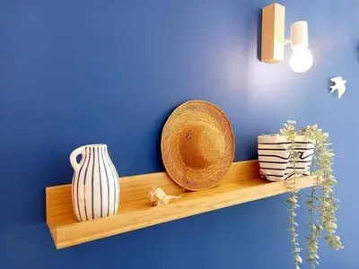 a shelf with vases and a hat on a wall at Casa de Praia dos Avós in Quarteira