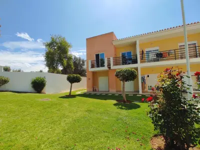 a view of a house with a yard at ABF62 confortavel T2 a 2,5km praia Gale in Galé