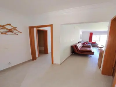 a living room with a couch and a table at ABF62 confortavel T2 a 2,5km praia Gale in Galé