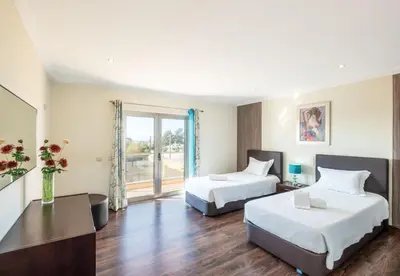 a hotel room with two beds and a window at Villa Sierra in Guia