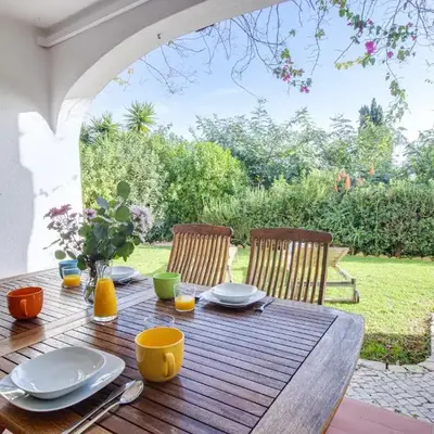 Relaxing 2BD Apt 500m Beach w AC WiFi Pool