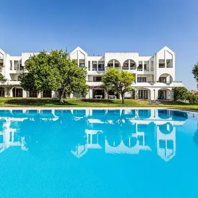 Ground floor with direct access to swimming pool