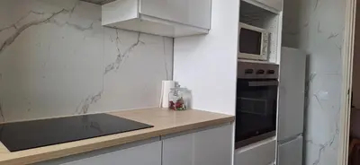 a white washing machine in a kitchen with a shelf at Soleil- Apartamento Central e espaçoso in Albufeira