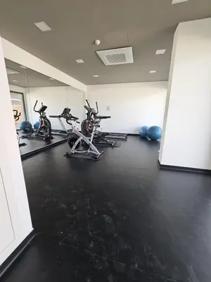 a gym with several exercise bikes in a room at Apartamento Platinum in Faro