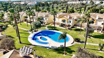 an overhead view of a swimming pool in a yard with houses at Villa Golf Gardens - Cleverdetails, Vilamoura in Vilamoura